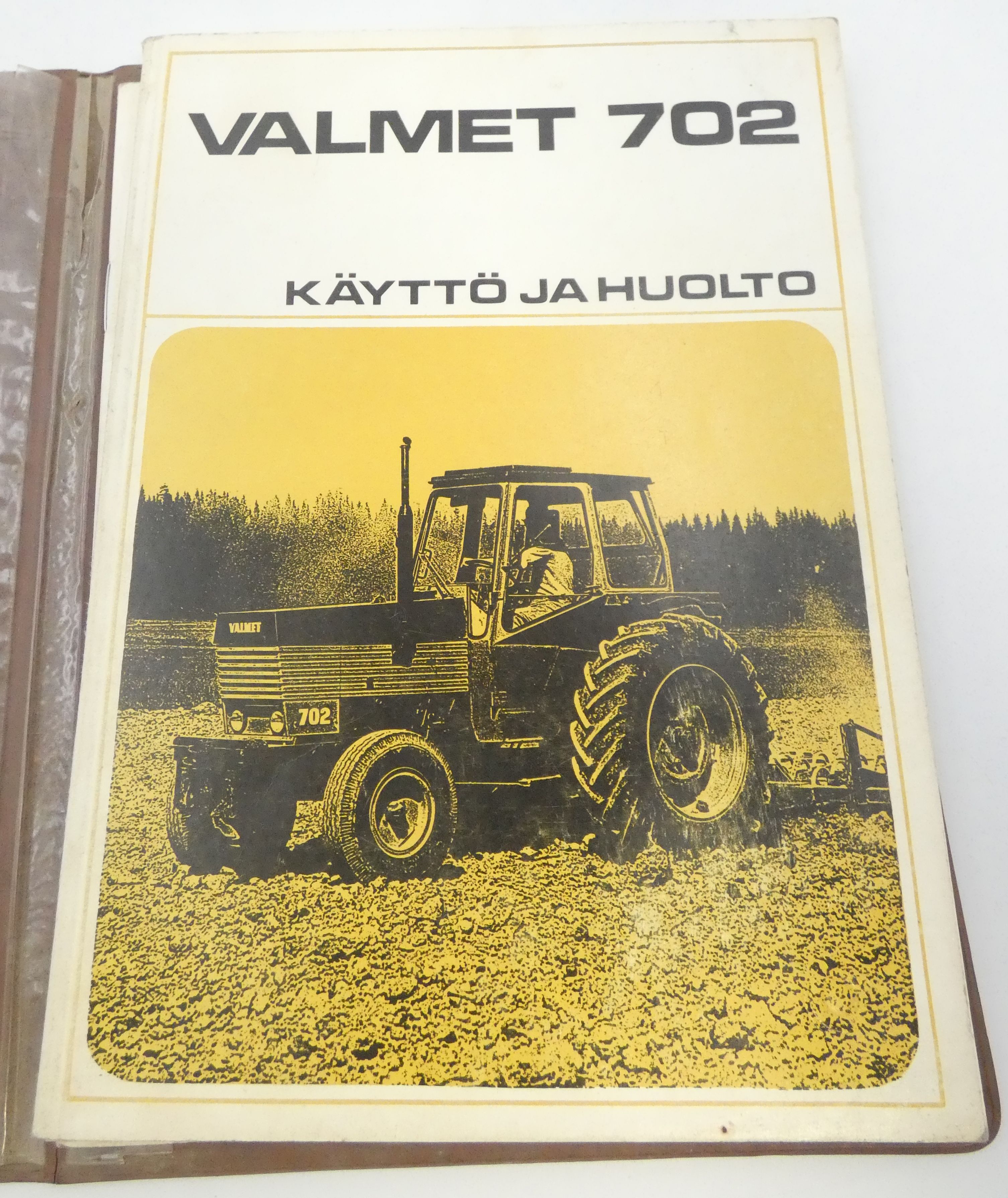 Valmet 702 ja 40-2 käyttö ja huolto 