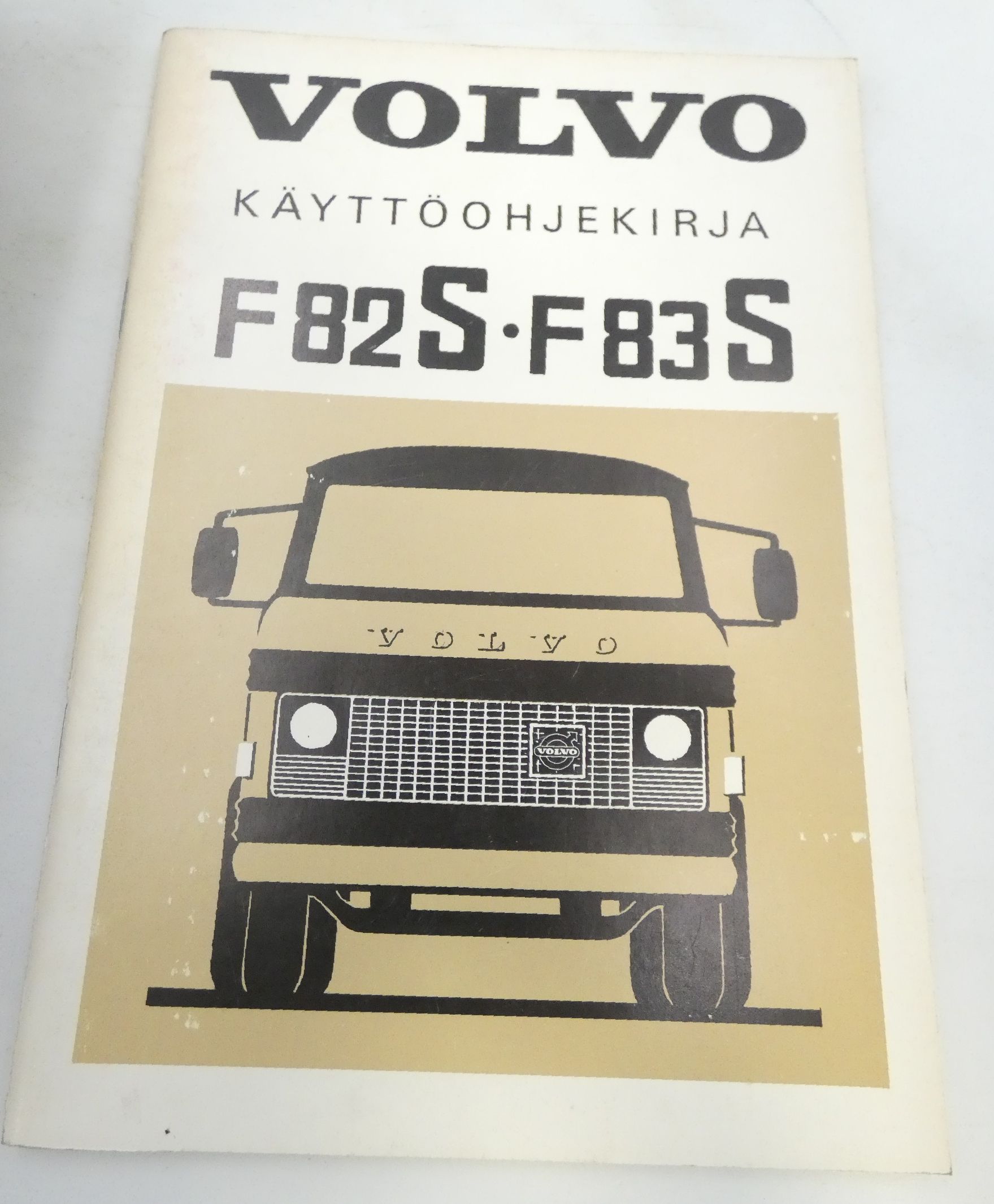 Volvo F82S-F83S käyttöohjekirja